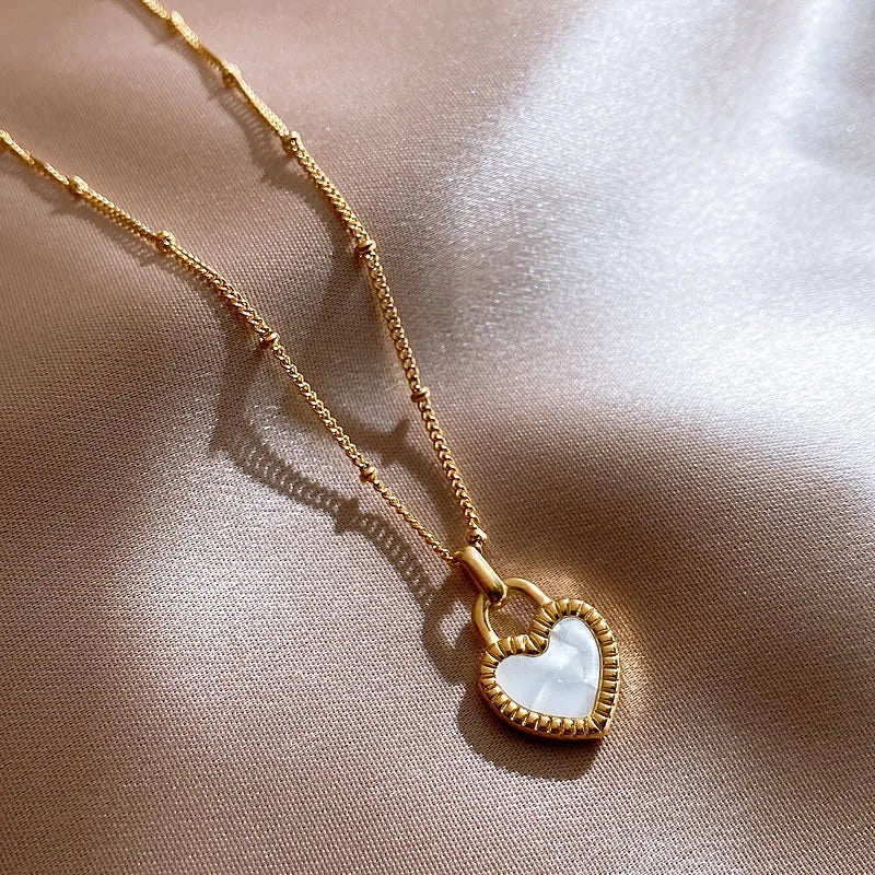 304 Stainless Steel Chain Features a Reversible Heart Pendant