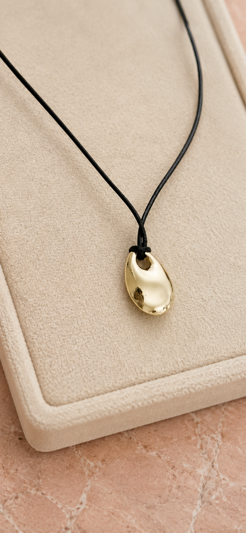 Gold Geometric Circle Pendant Necklace/ Classic Women’s Jewellery