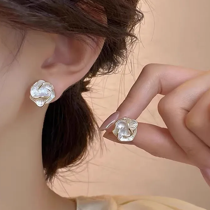 Geometric Print Round Plated Fashion Earrings