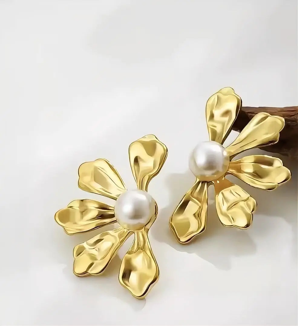Gold Bloom Pearl Earrings