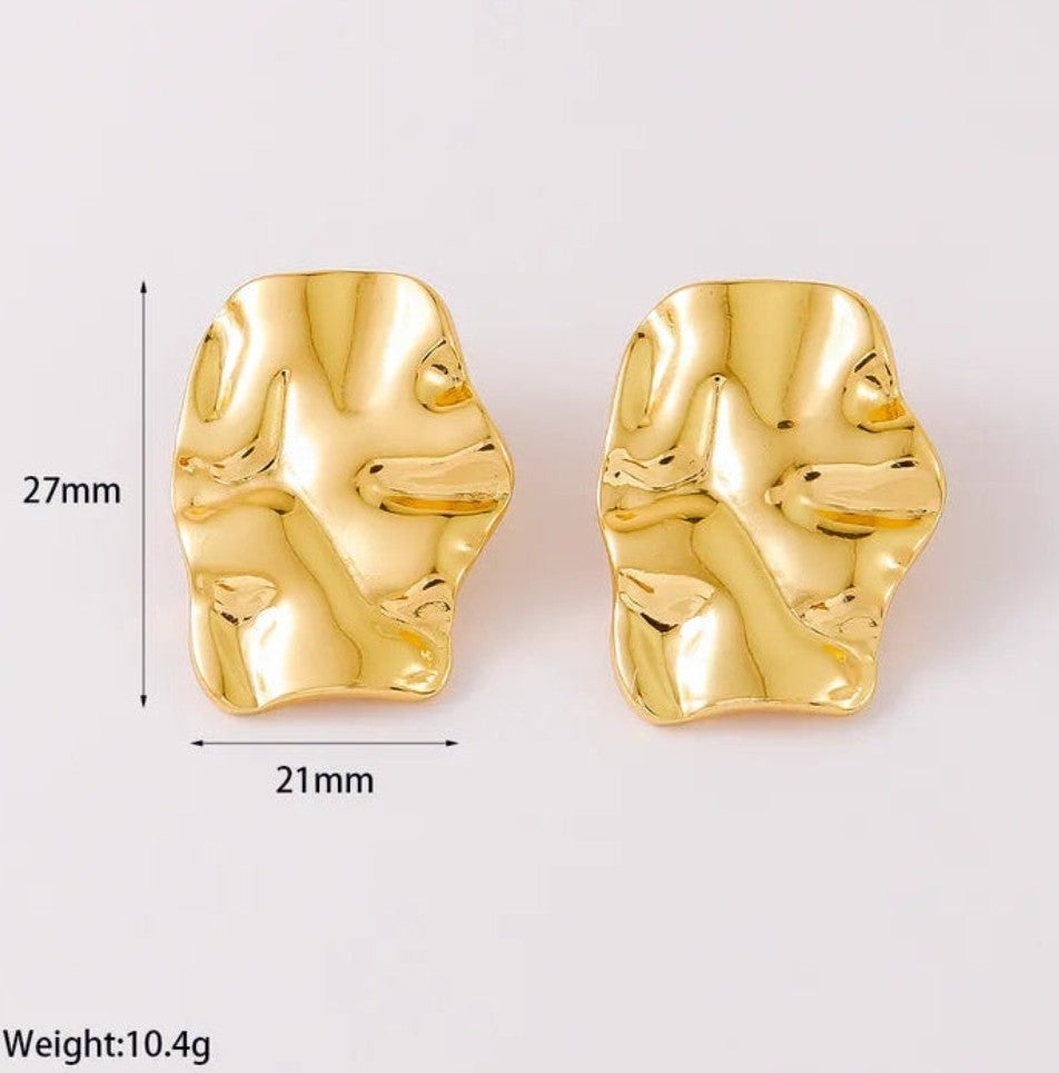 18K Gold PVD Sculptural Geometric Stud Earrings.