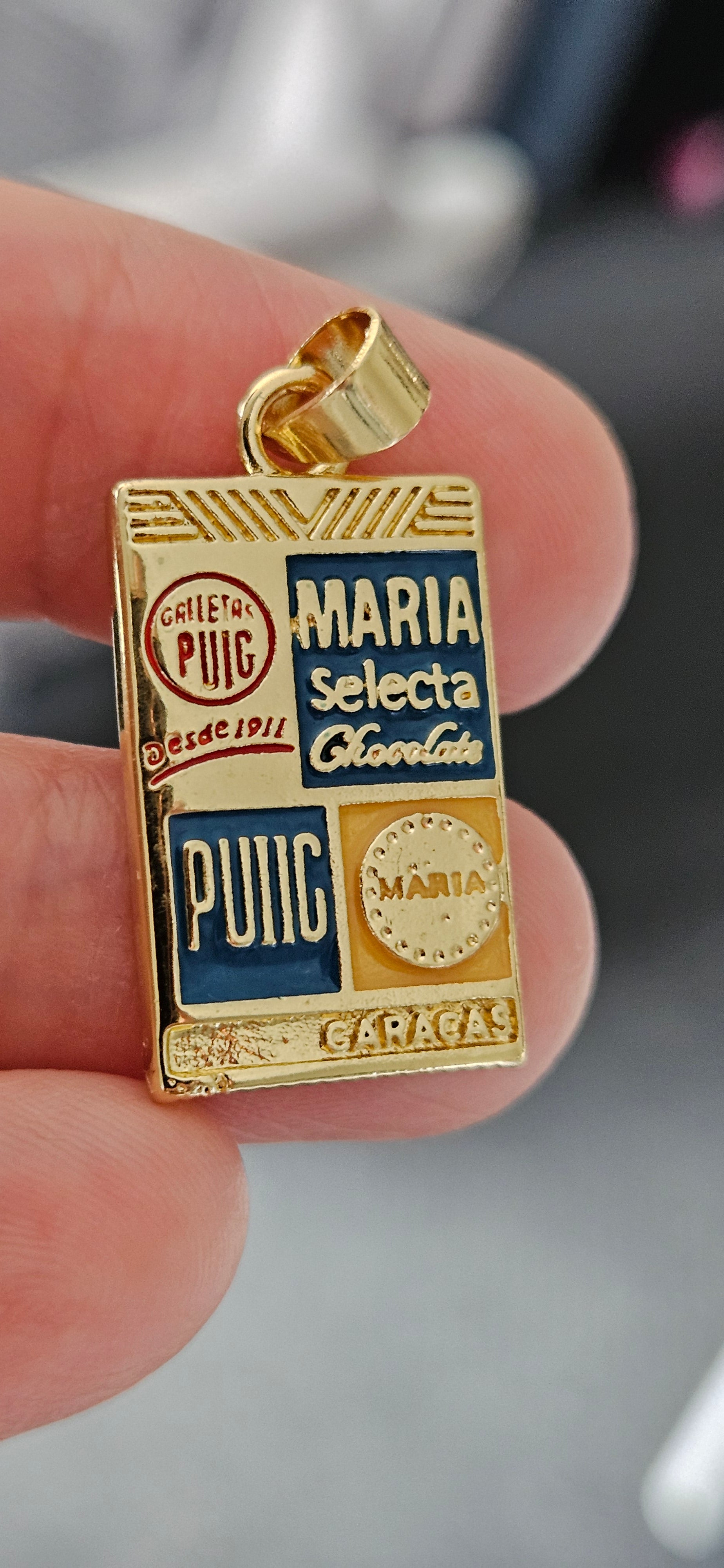María Puig Biscuit Charm – Gold Nostalgia Pendant